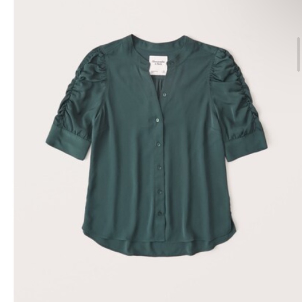 Abercrombie & Fitch NWT Ruched sleeve top